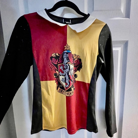Kids Gryffindor Shirt with sparkly sleeves (18teens) - Picture 4 of 7